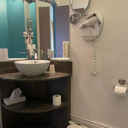 Bagnoles - Contact Hotel 3*