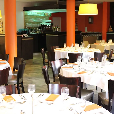 Bagnoles - Contact 3*