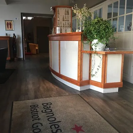 Bagnoles - Contact 3*