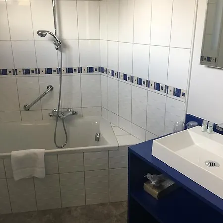 Hotel Bagnoles - Contact 3*