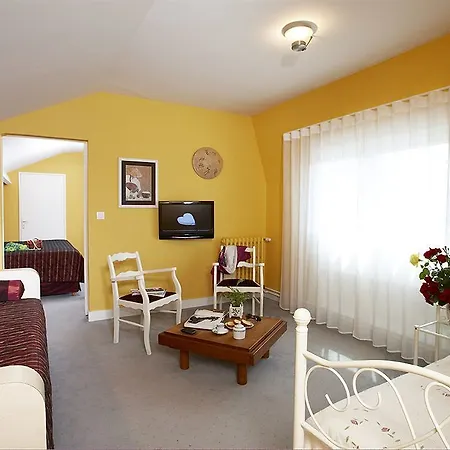 Bagnoles - Contact Hotel 3*